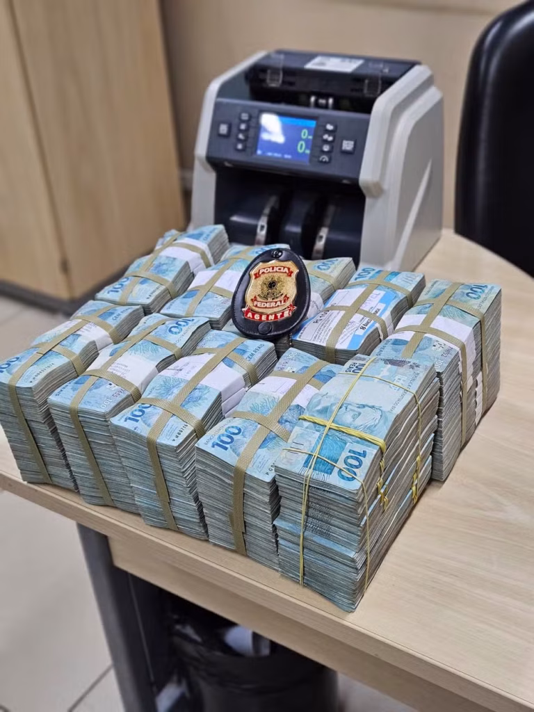 policia-federal-apreende-cerca-de-r$-900-mil-em-especie-durante-movimentacao-bancaria-em-palmas
