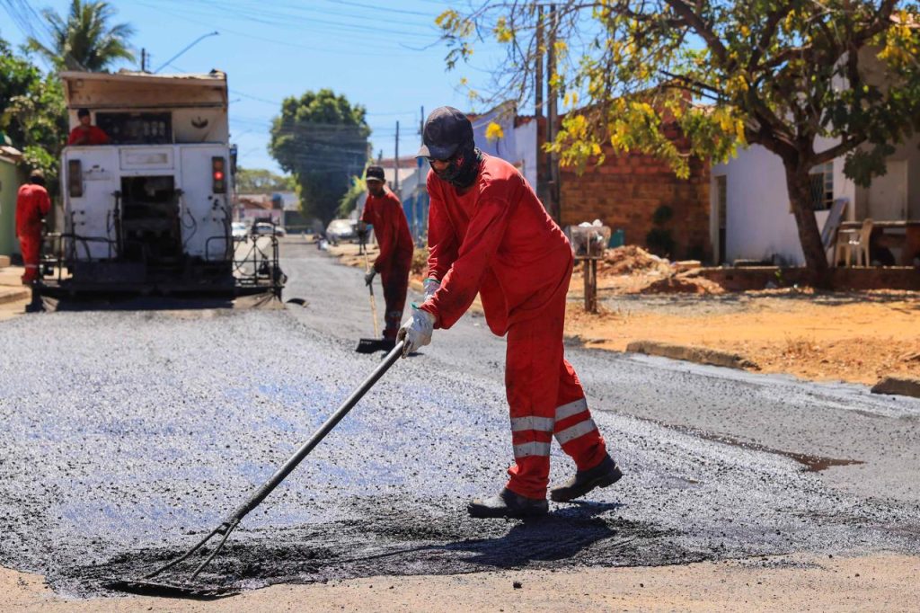 quadra-da-regiao-norte-de-palmas-recebe-obras-de-recapeamento-asfaltico