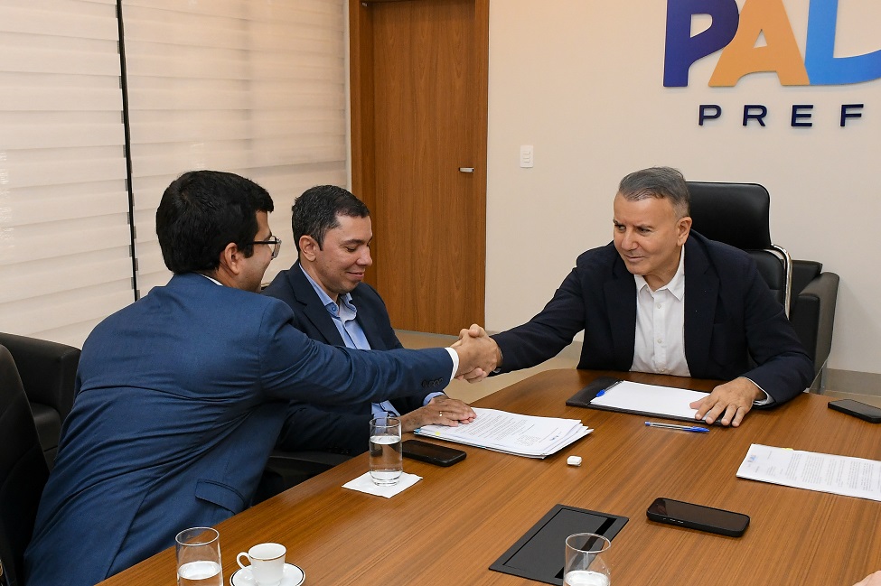 prefeito-eduardo-siqueira-campos-encaminha-pl-com-pccr-do-previpalmas-a-camara
