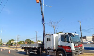 setores-buritis,-flamboyant-e-regiao-de-taquaralto-recebem-manutencao-na-iluminacao-publica