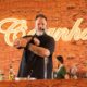 20o-fgt-jimmy-ogro-abre-cozinha-show-com-receita-que-une-carne-suina-e-pequi